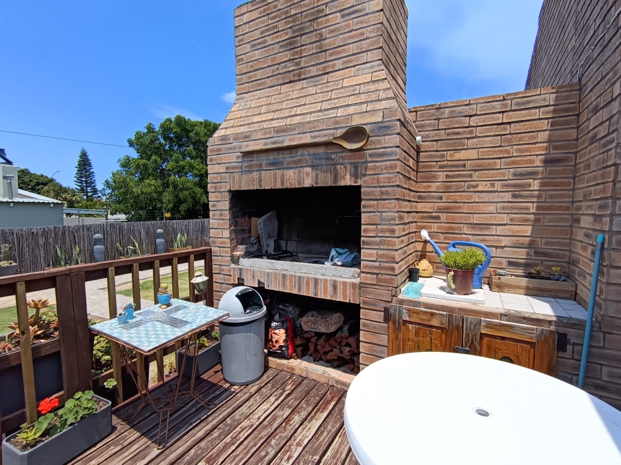 4 Bedroom Property for Sale in Wavecrest Eastern Cape